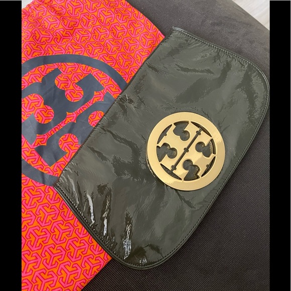 Authentic Tory Burch Patent Leather Reva Clutch - Picture 1 of 8